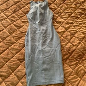 Business casual with a pop of color 💙